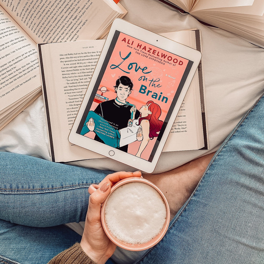 Book Review: Love on the Brain - Ali Hazelwood